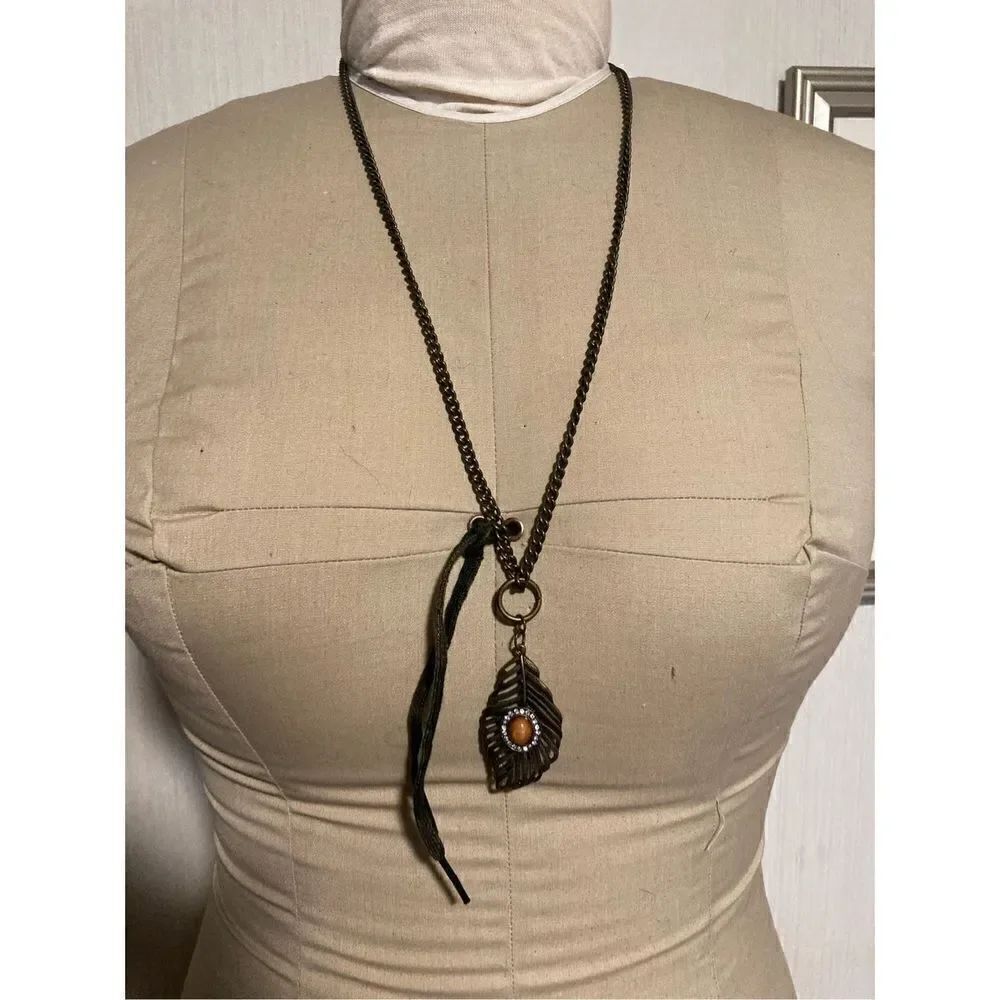 Necklace fashion jewelry Beautiful leaf like pendant with orange stone￼